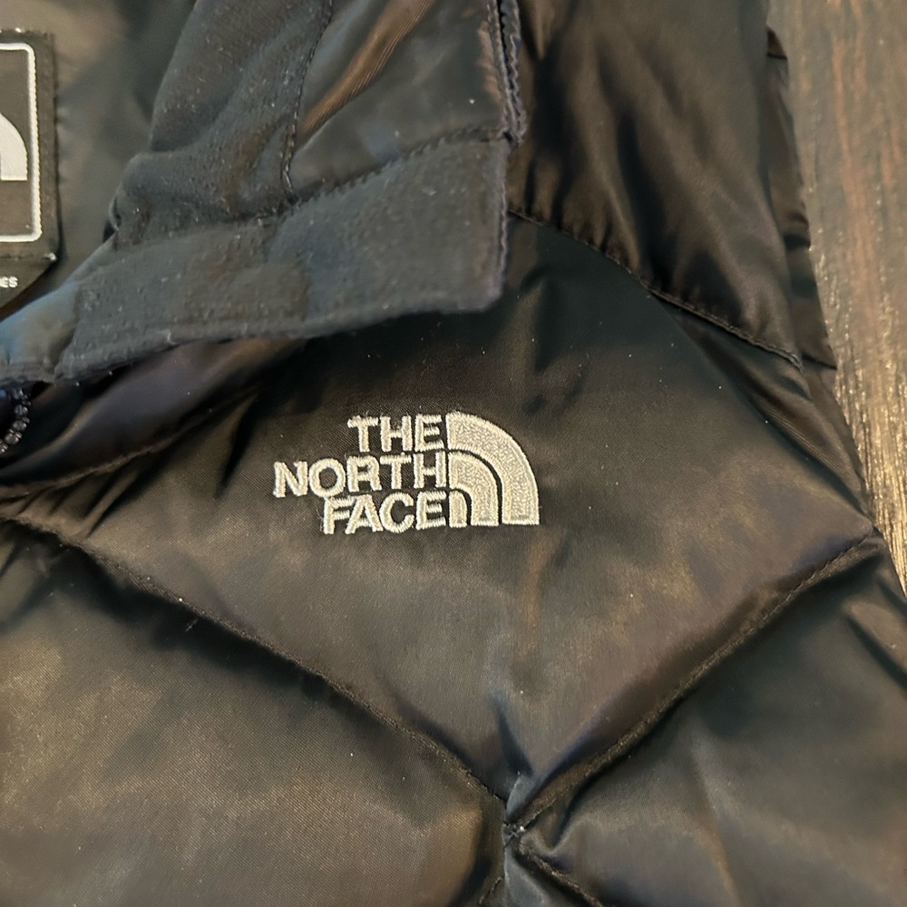 The North Face Black Quilted Women's Down Puffer Vest- 550 - Picture 3 of 9